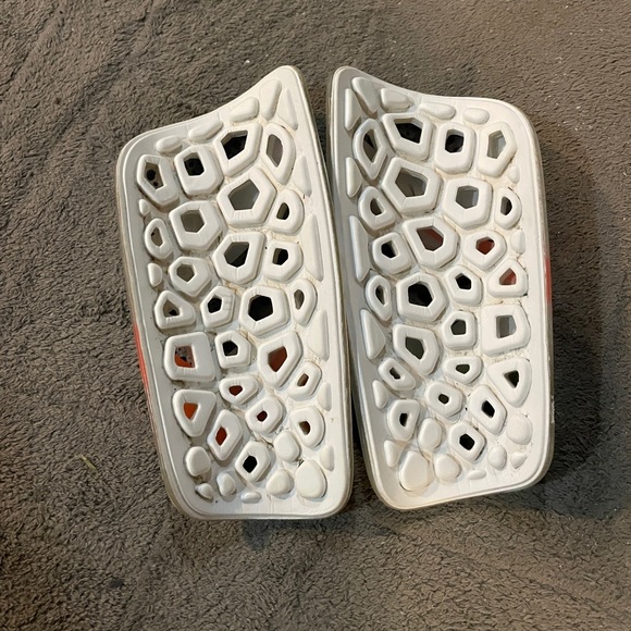 Nike Mercurial Lite CR7 Soccer Shinguards - Picture 4 of 8